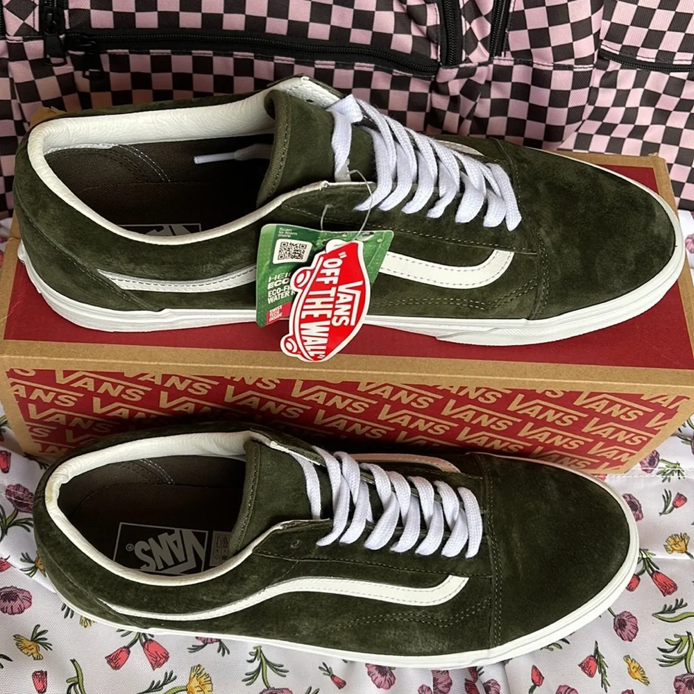 Vans Men’s Old Skool
Pig Suede Grape Leaf
VN0A4BW250K
Sneakers - Picture 3 of 16